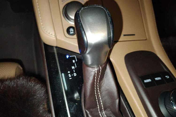 Used Lexus ES 2015 200 Elite Edition Gear Lever