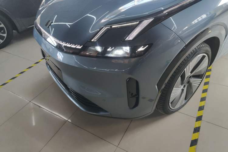 Used Lynk & Co 08 EM-P 2025 220 km All-Wheel-Drive Performance Halo