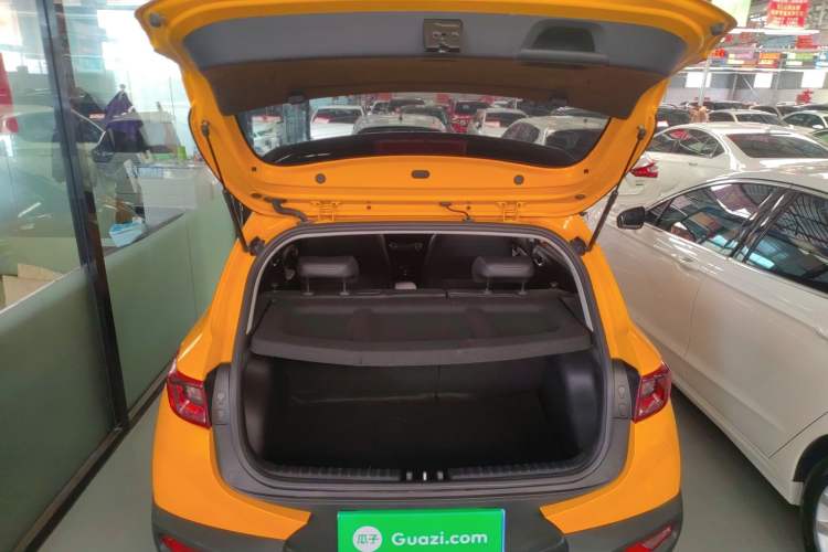 Used Kia kx1 Stonic 2019 1.4L Automatic Sport Edition China VI Trunk