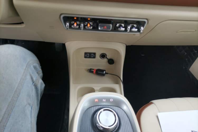 Used ORA Good Cat 2022 Morandi Edition 400km Standard Range Luxury Version Lithium Iron Phosphate Gear Lever