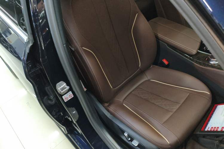 Used BMW 5 Series 2022 Second Facelift 525Li M Sport Package
