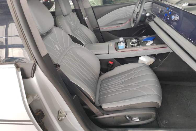 Used Geely Galaxy E8 2025 700 km Long-Range Intelligent Driving Version
