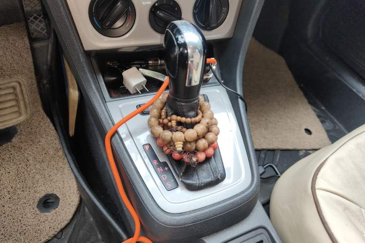 Used Volkswagen Lavida 2013 Revised Classic 1.6L Automatic Fashion Edition Gear Lever