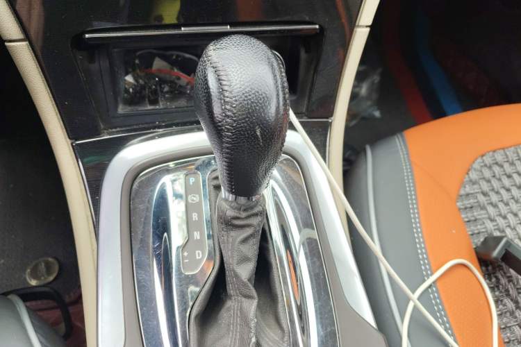Used Buick Regal 2015 2.0L Leading Fashion Edition Gear Lever