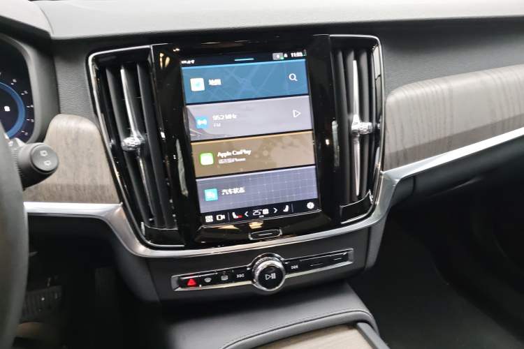 Used Volvo V90 2023 Cross Country B5 AWD Smart Range Edition
