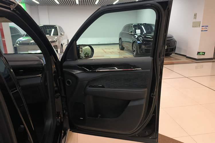 Used Zeekr 009 2024 7-Seater Aisle Version 108 kWh