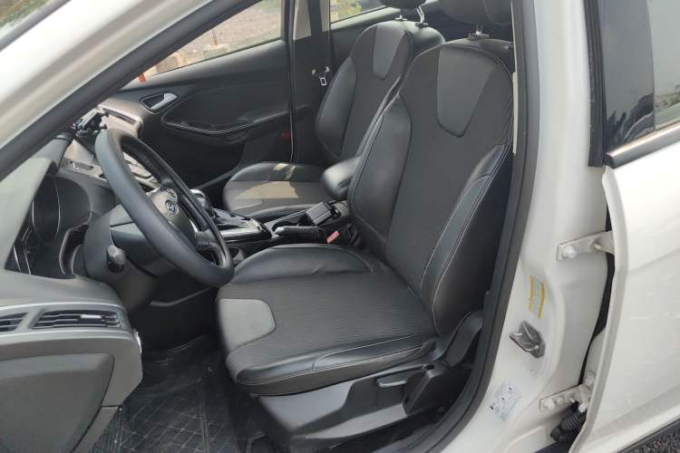 Used Ford Focus 2012 Sedan 1.6L Automatic Fashion Edition