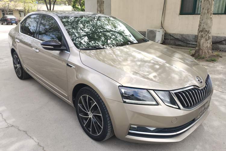 Used Skoda Octavia 2018 TSI280 DSG Flagship Edition Front Right 45 Deg