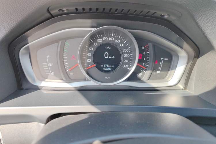 Used Volvo V60 2015 T5 Zhiyi Edition Odometer Close Up