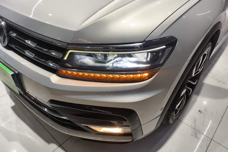 Used Volkswagen Tiguan L 2019 Restyled 330TSI Automatic Two-Wheel Drive R-Line Flagship Version China VI Standard