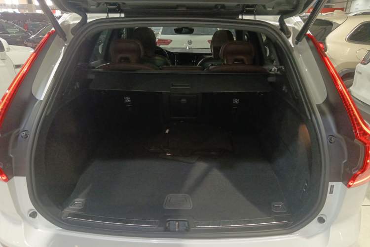 Used Volvo XC60 New Energy 2024 T8 Plug-in Hybrid Long-Range All-Wheel Drive Smart Luxury Edition
