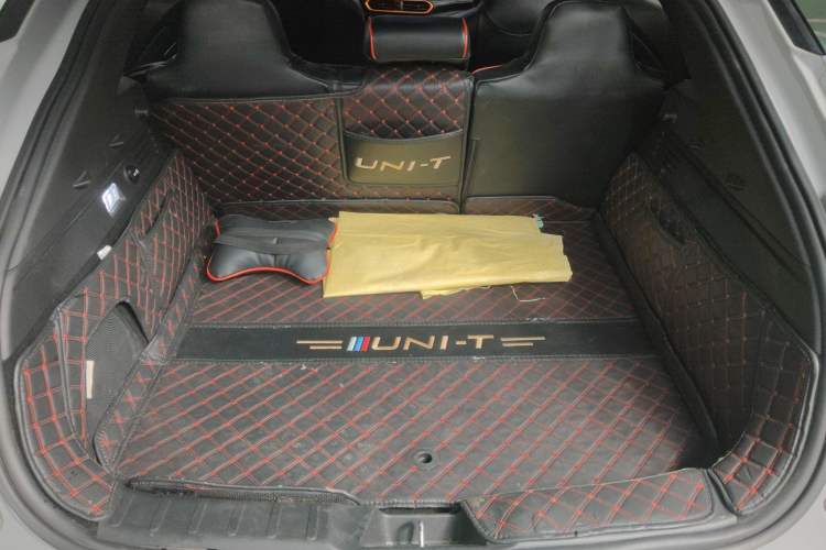 Used CHANGAN UNI-T 2022 1.5T Sport Edition Flagship Version Trunk