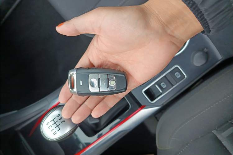 Used Haval H2 2018 Chuanxiang Edition Blue Badge 1.5T Manual Two-Wheel Drive Fashionable Model
