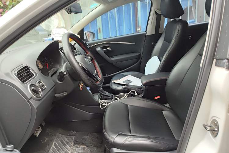 Used Volkswagen Polo 2016 1.6L Automatic Comfort Model