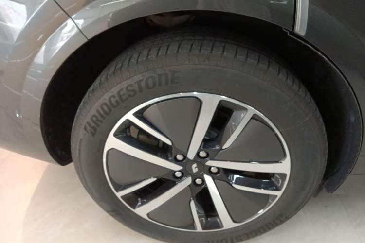 Used Li Auto L6 2024 Pro Model Right Rear Wheel Hub