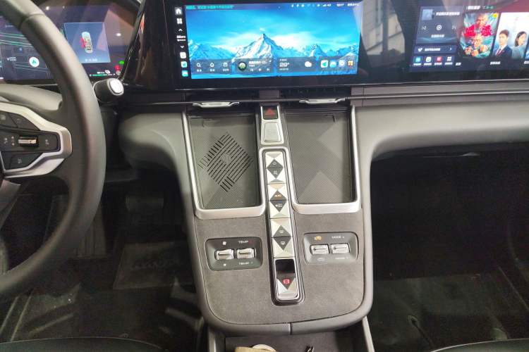 Used Haval Fierce Dragon Max 2023 1.5L Hi4 105 Four-Wheel Drive Smart Flagship Edition Audio And AC Panel