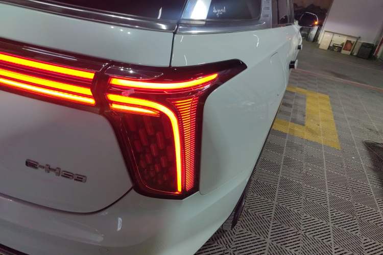 Used Hongqi E-HS9 2021 510 km Range Flagway Edition Six Seats Exterior 3