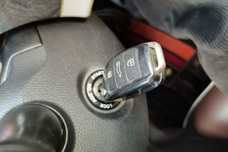 Used JAC Refine M4 2016 2.0L Manual Luxury Version
