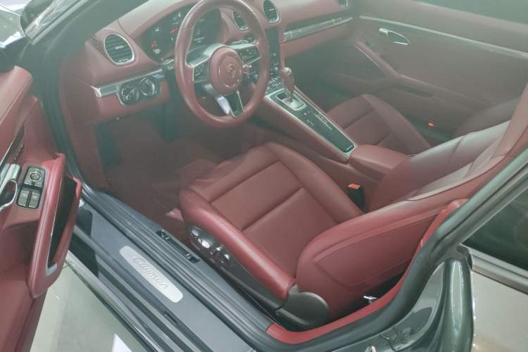 Used Porsche 718 2020 Cayman 2.0T
