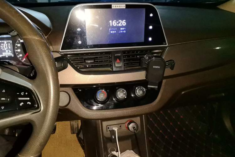 Used Baojun 310W 2017 1.5L Manual Fashion Model China V