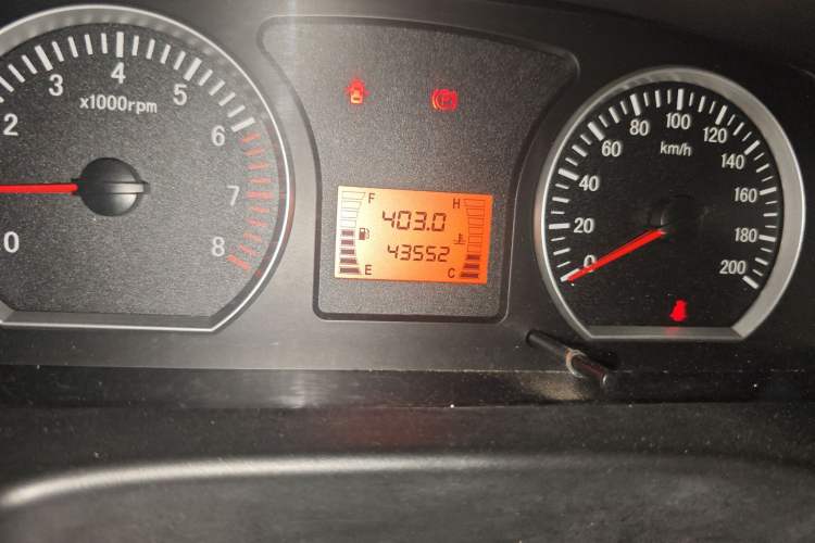 Used FORTHING Lingzhi 2013 M3 1.6L 7-seat Standard Model
