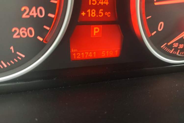 Used BMW X5 2013 xDrive35i U.S. specification Odometer Close Up