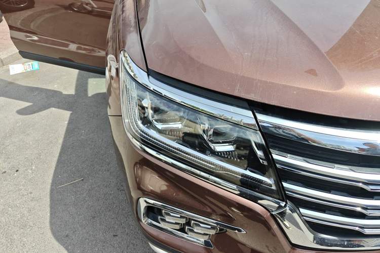 Used Roewe RX8 2018 30T Smart Connectivity Two-Wheel Drive Supreme Edition Right Front Headlight