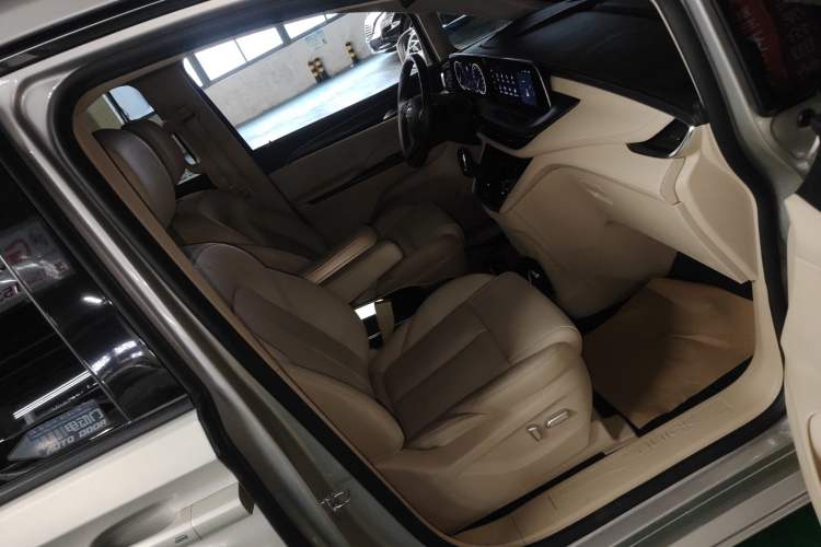 Used Buick GL8 2023 ES Lu Zun Deluxe Model
