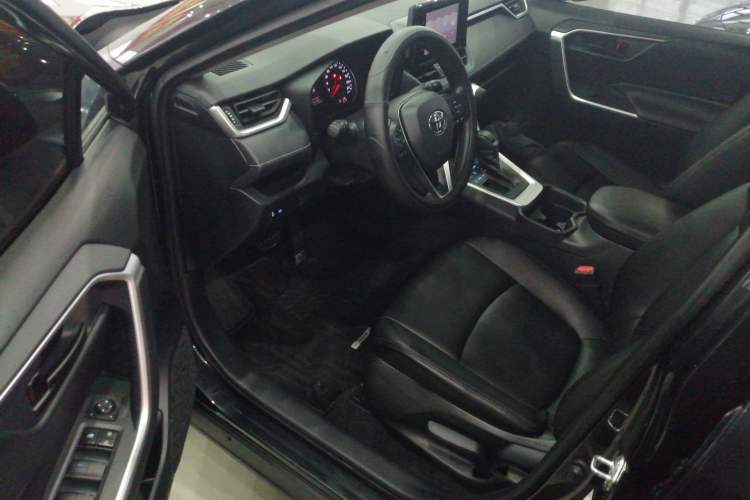 Used Toyota RAV4 2021 2.0L CVT Two-Wheel Drive Urban Edition
