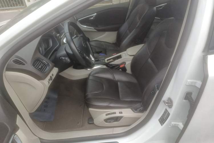 Used Volvo V40 2016 T3 Zhiyi Edition