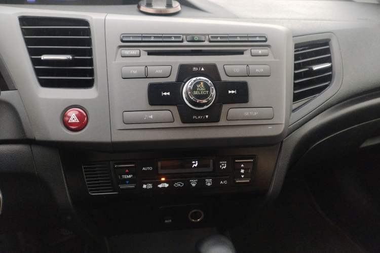 Used Honda Civic 2012 1.8L automatic luxury edition Audio And AC Panel