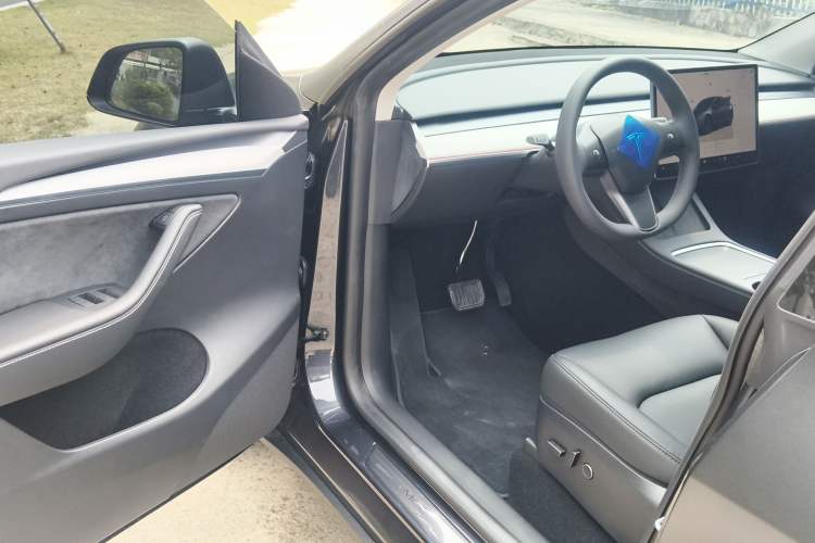 Used Tesla Model Y 2024 Rear-Wheel-Drive Version Driver Seat