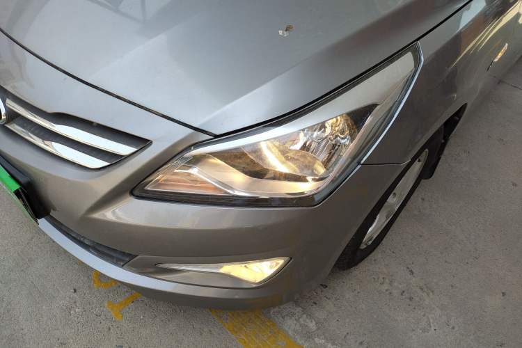 Used Hyundai Verna (older generation) 2014 1.4L Automatic Smart GLS Left Front Headlight
