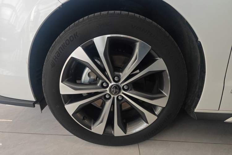 Used Toyota Granvia 2023 2.5L Hybrid Prestige PLUS Edition Left Front Wheel Hub