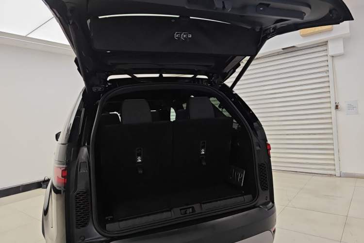 Used Land Rover Discovery 2025 360 PS S Trunk