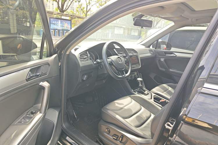 Used Volkswagen Tiguan L 2019 Updated Version 330TSI Automatic Two-Wheel Drive Panoramic Comfort Edition China VI Standard
