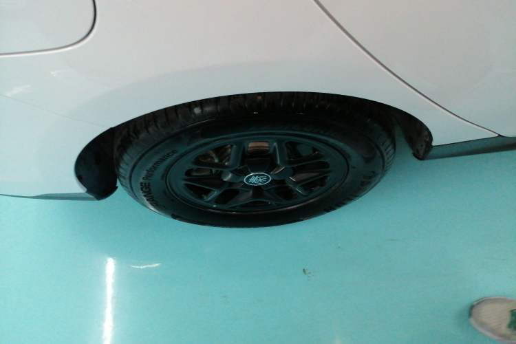 Used BYD Qin PLUS 2025 DM-i Smart Drive 55KM Leading Model Right Rear Wheel Hub