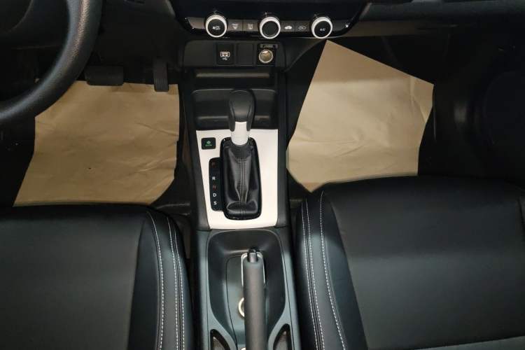 Used Honda Fit 2022 1.5L CVT Trendy Sunroof Edition Gear Lever