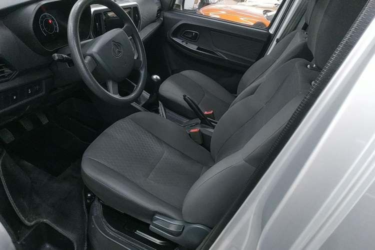 Used Chana Ruixing M60 2023 1.5L GDI Comfort-Class Passenger Vehicle 6/7 Seats
