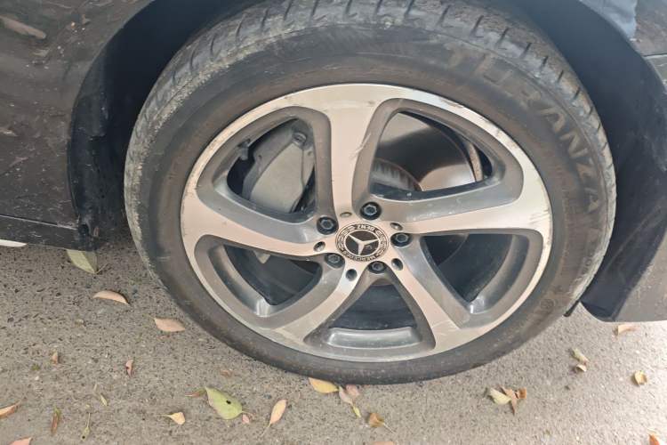 Used Mercedes-Benz E-Class 2018 Restyled E 300 L Sport Luxury Edition Right Front Wheel Hub