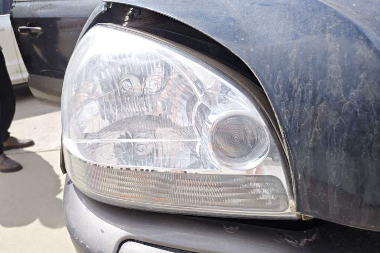 Used Hyundai Tucson 2009 2.0L Automatic Two-Wheel Drive with Sunroof Right Front Headlight