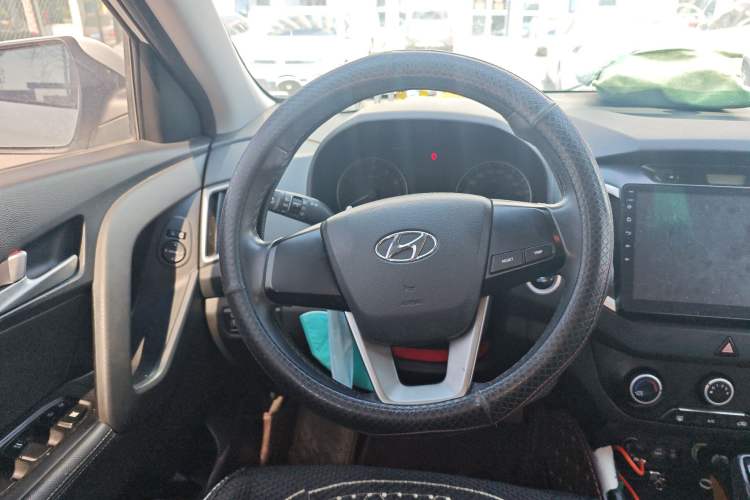 Used Hyundai ix25 2015 1.6L Automatic Two-Wheel Drive Smart GLS Trim Steering Wheel