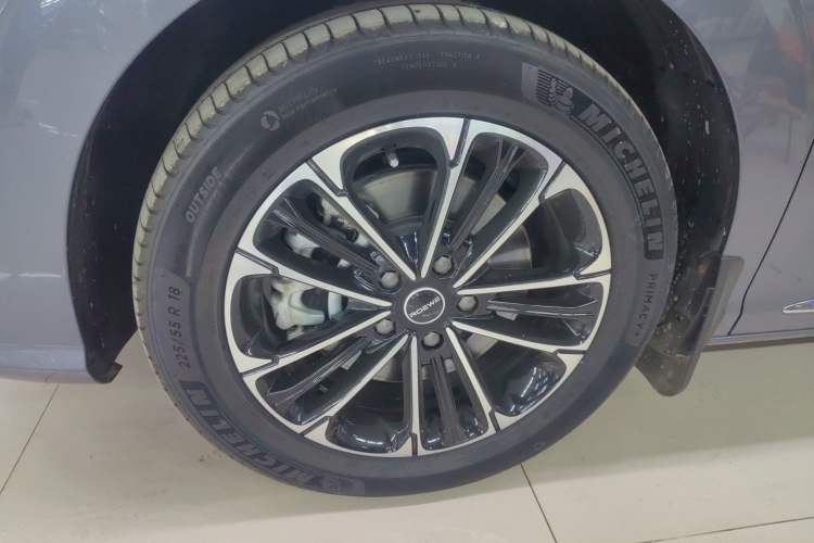 Used Roewe iMAX8 2022 Model 400TGI Exclusive Version for Key Accounts