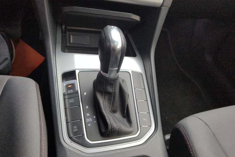 Used Volkswagen Golf Sportsvan 2016 230TSI Automatic Trend Edition Gear Lever