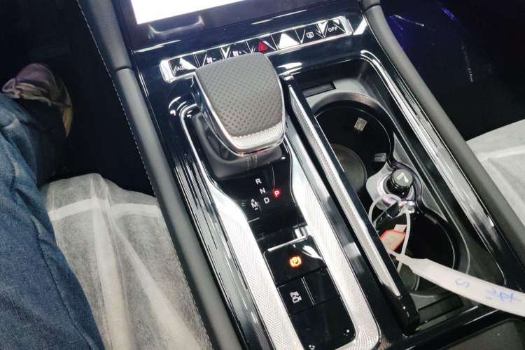 Used Hongqi H5 2025 1.5T DCT Qiyun 500 000th Unit Commemorative Edition
