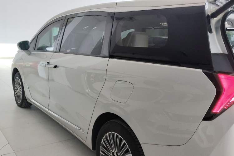 Used Buick GL8 New Energy 2024 Lu Zun Luxury Edition 7-Seater Exterior 3