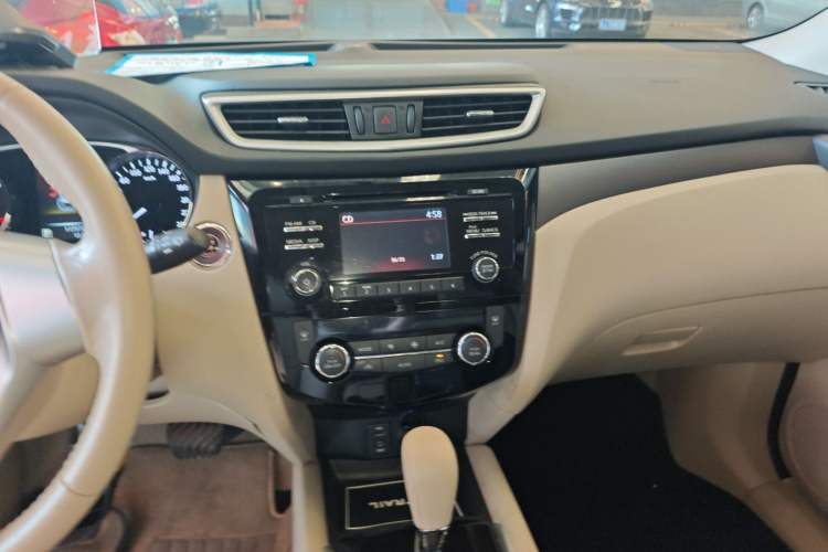 Used Nissan X-Trail 2015 2.0L CVT Comfort MAX Edition 2WD