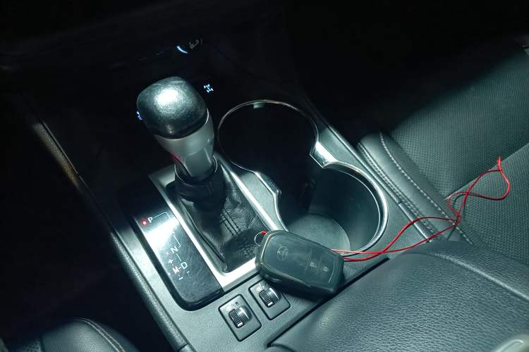 Used Toyota Highlander 2018 2.0T Four-Wheel Drive Luxury Edition 7 Seats China V Emission Standard
