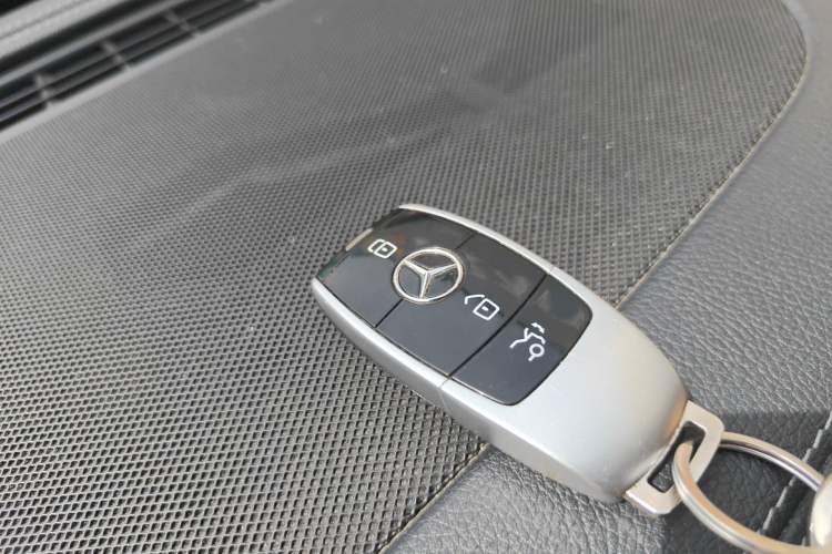 Used Mercedes-Benz E-Class 2020 Restyled E 300 L Sporty and Stylish Edition Vehicle Key