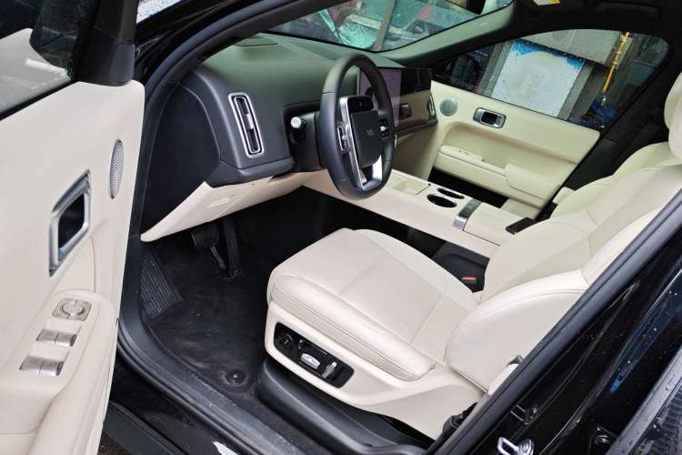 Used Li Auto L8 2025 Pro Smart Refresh Edition
